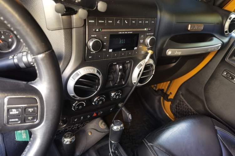 Used Jeep Wrangler 2013 3.6L Sahara Four-Door Edition Audio And AC Panel