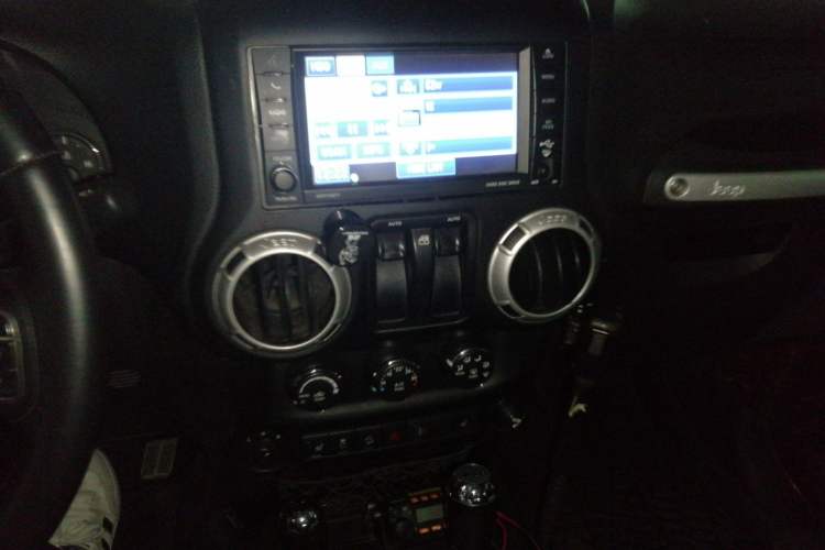 Used Jeep Wrangler 2013 3.6L Sahara two-door model Audio And AC Panel