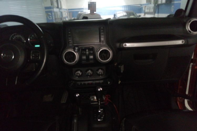Used Jeep Wrangler 2013 3.6L Sahara two-door model Center Console