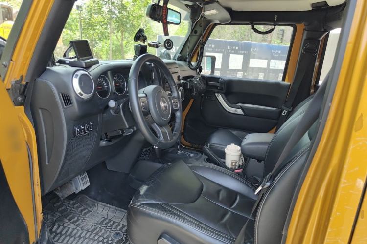 Used Jeep Wrangler 2013 3.6L Four-Door 10th Anniversary Edition Driver Seat