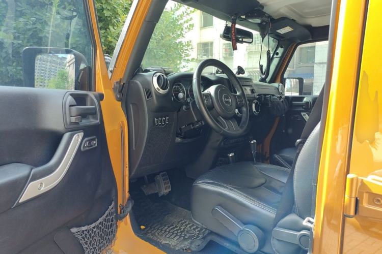 Used Jeep Wrangler 2013 3.6L Sahara Four-Door Edition Driver Seat