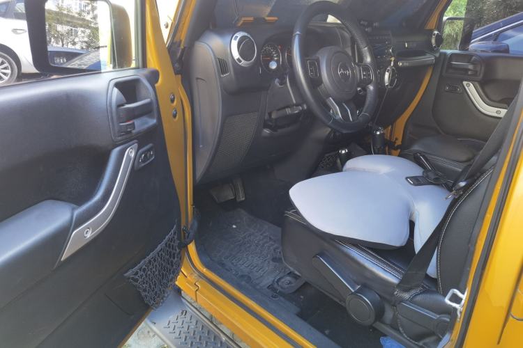 Used Jeep Wrangler 2013 3.6L Sahara Four-Door Edition Driver Seat