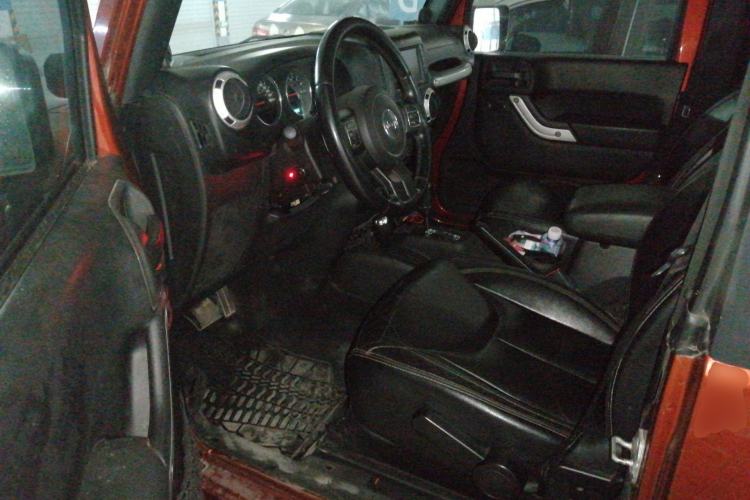 Used Jeep Wrangler 2013 3.6L Sahara two-door model Driver Seat