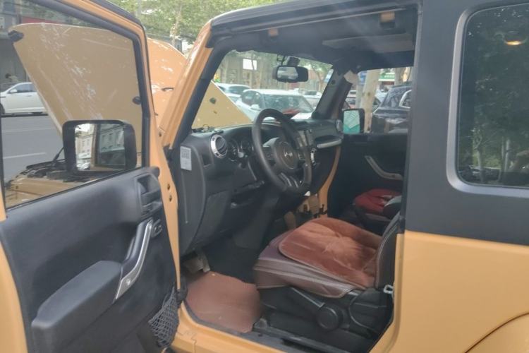 Used Jeep Wrangler 2013 3.6L Sahara two-door model Driver Seat