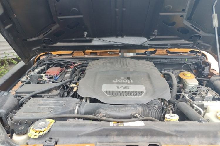 Used Jeep Wrangler 2013 3.6L Sahara Four-Door Edition Engine Bay