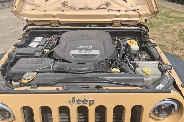 Used Jeep Wrangler 2013 3.6L Rubicon two-door version Engine Bay