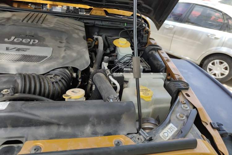 Used Jeep Wrangler 2013 3.6L Four-Door 10th Anniversary Edition Engine Bay Left