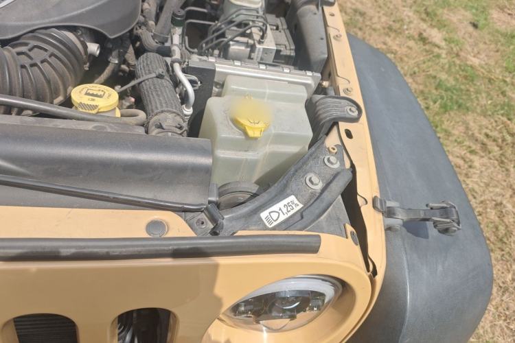 Used Jeep Wrangler 2013 3.6L Rubicon two-door version Engine Bay Left