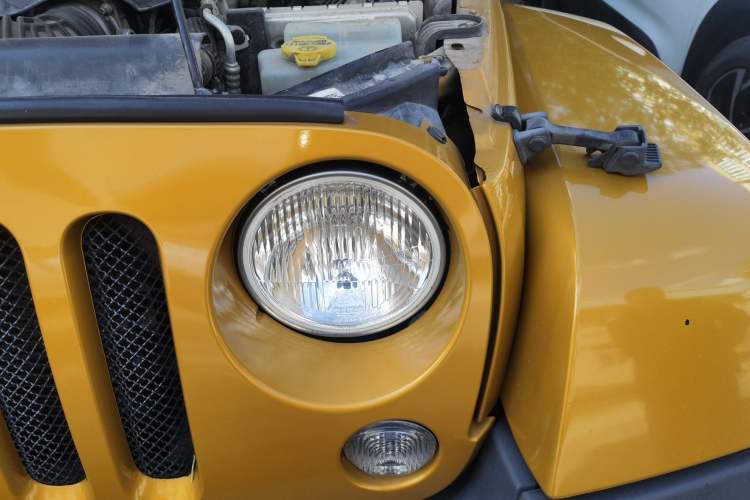 Used Jeep Wrangler 2013 3.6L Sahara Four-Door Edition Engine Bay Left