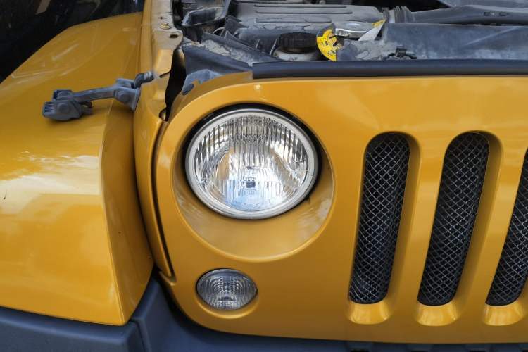 Used Jeep Wrangler 2013 3.6L Sahara Four-Door Edition Engine Bay Right