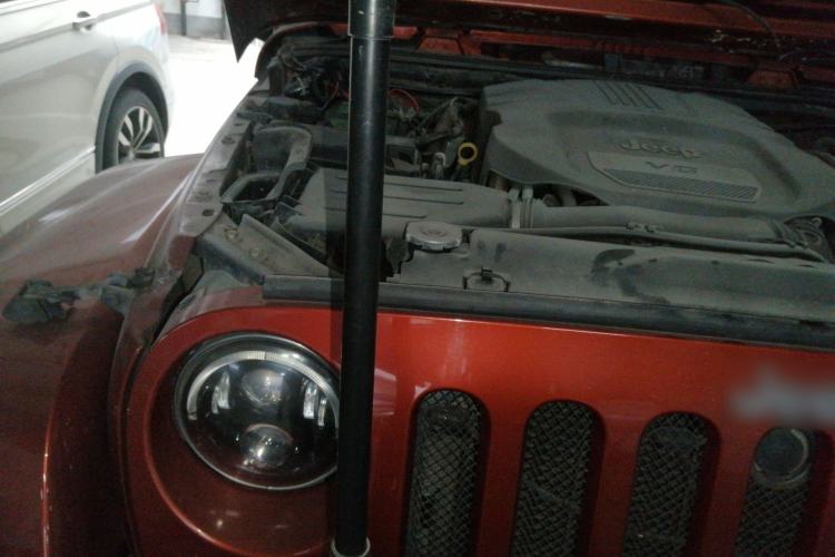 Used Jeep Wrangler 2013 3.6L Sahara two-door model Engine Bay Right