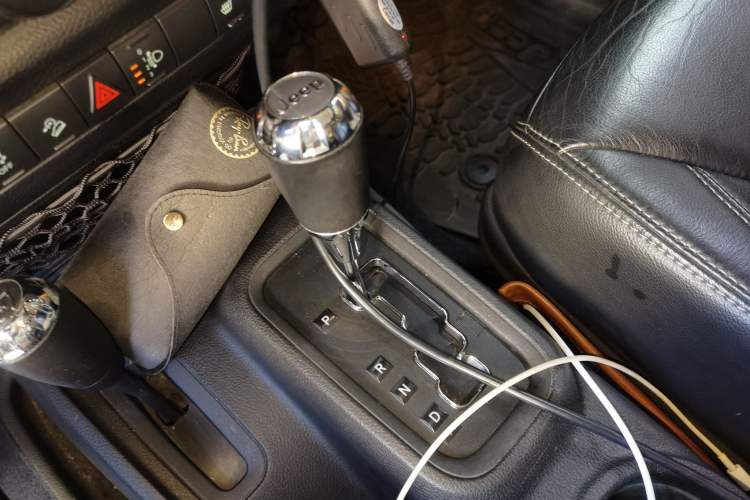 Used Jeep Wrangler 2013 3.6L Sahara Four-Door Edition Gear Lever