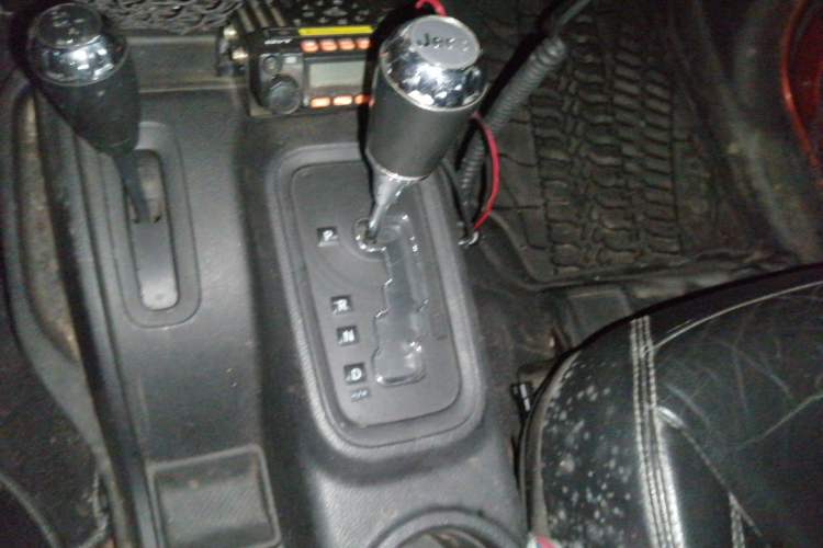Used Jeep Wrangler 2013 3.6L Sahara two-door model Gear Lever