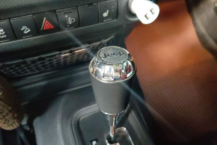 Used Jeep Wrangler 2013 3.6L Sahara two-door model Gear Lever