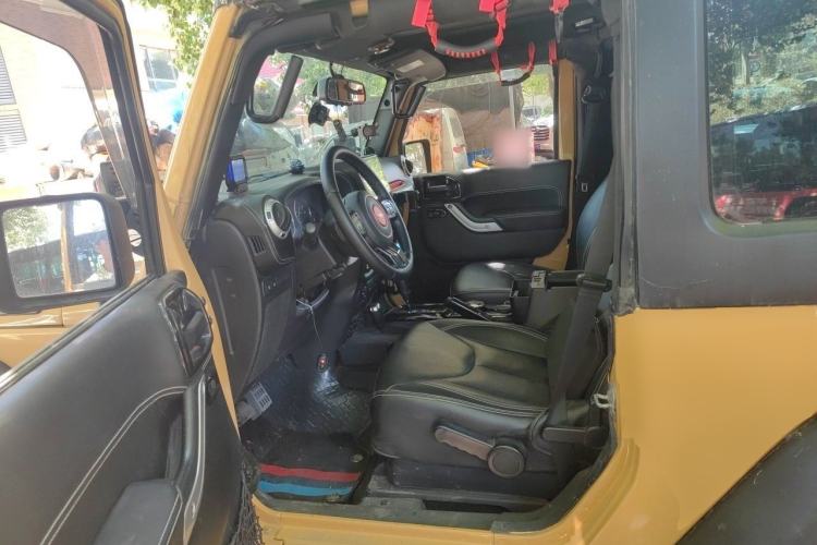 Used Jeep Wrangler 2013 3.6L Rubicon two-door version Left Front Seat