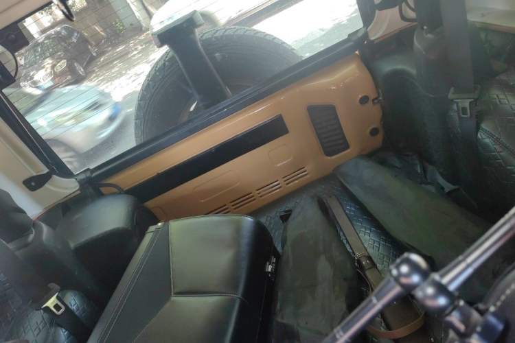 Used Jeep Wrangler 2013 3.6L Rubicon two-door version Left Rear Seat