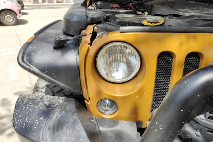 Used Jeep Wrangler 2013 3.6L Four-Door 10th Anniversary Edition Right Front Headlight