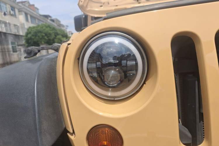 Used Jeep Wrangler 2013 3.6L Rubicon two-door version Right Front Headlight