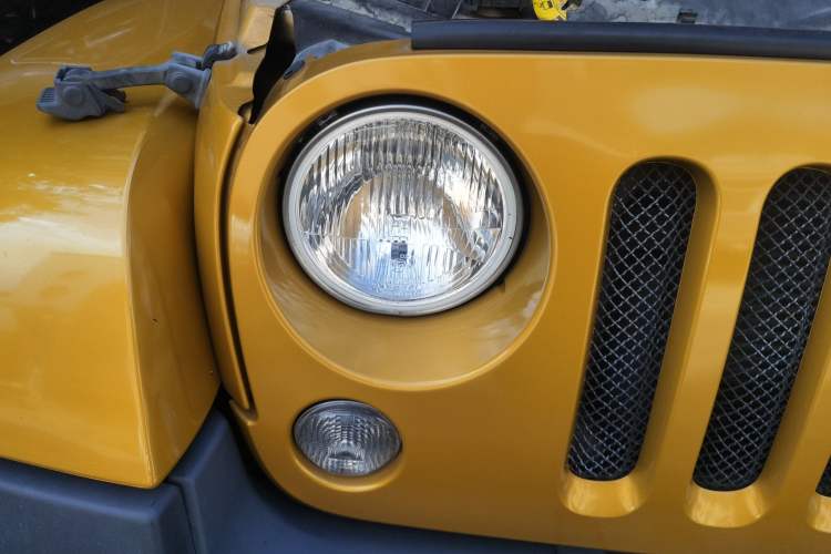 Used Jeep Wrangler 2013 3.6L Sahara Four-Door Edition Right Front Headlight