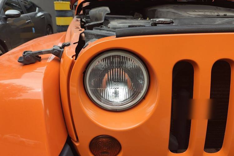 Used Jeep Wrangler 2013 3.6L Sahara Four-Door Edition Right Front Headlight