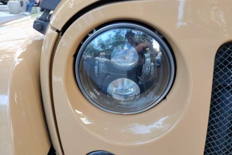 Used Jeep Wrangler 2013 3.6L Sahara two-door model Right Front Headlight