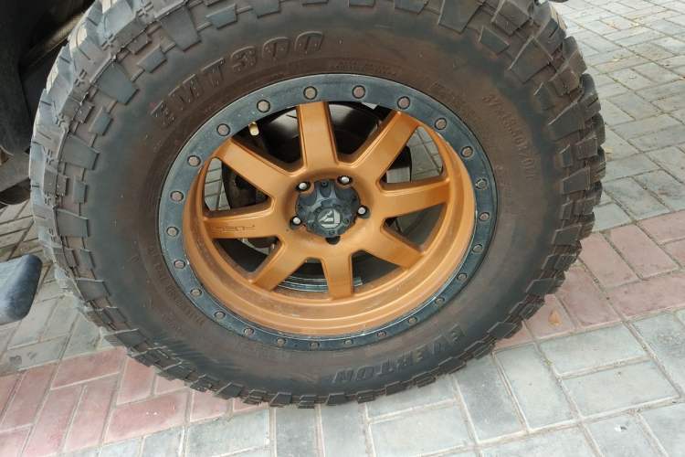 Used Jeep Wrangler 2013 3.6L Sahara Four-Door Edition Right Front Wheel Hub