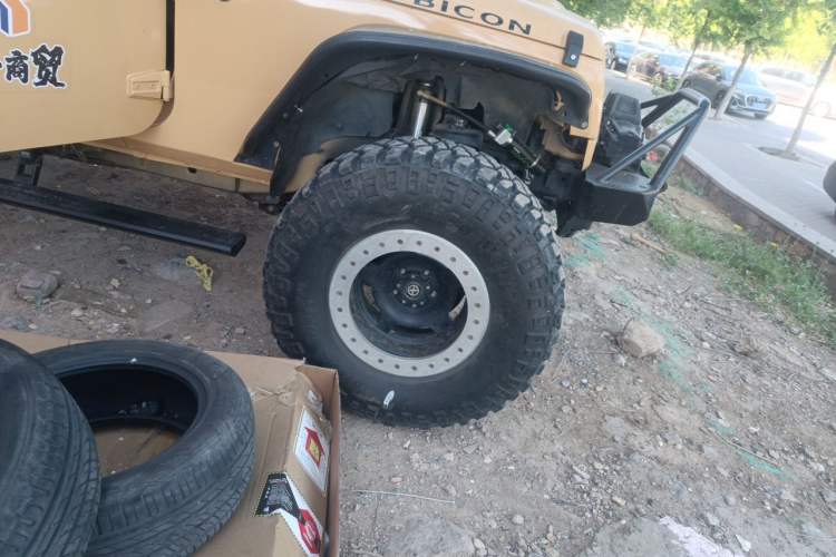 Used Jeep Wrangler  Right Front Wheel Hub