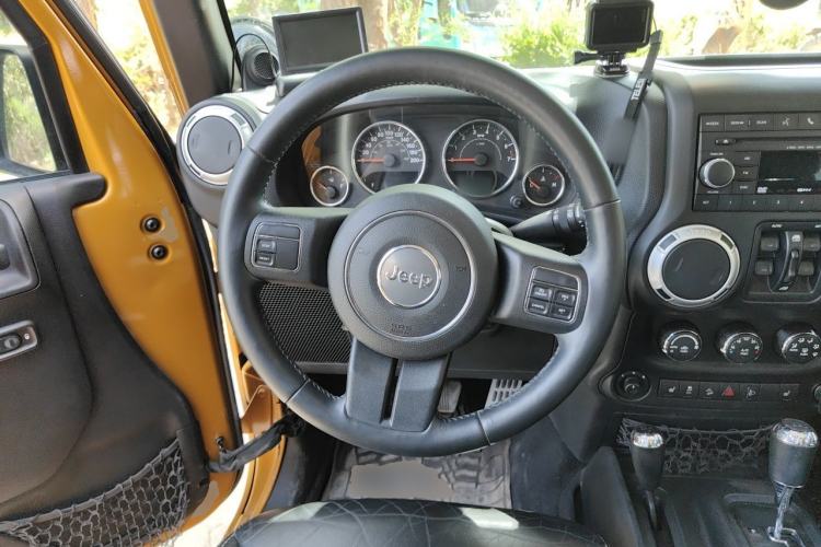 Used Jeep Wrangler 2013 3.6L Four-Door 10th Anniversary Edition Steering Wheel