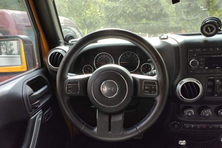 Used Jeep Wrangler 2013 3.6L Sahara Four-Door Edition Steering Wheel