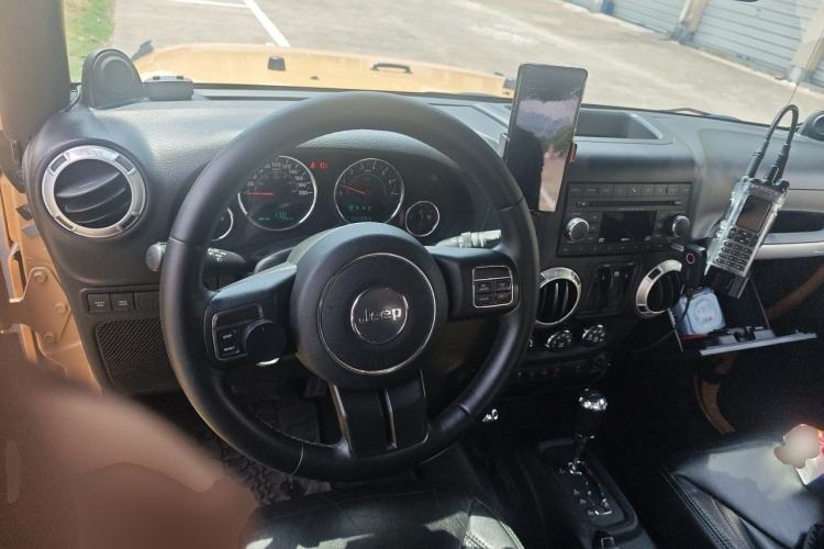 Used Jeep Wrangler 2013 3.6L Rubicon two-door version Steering Wheel