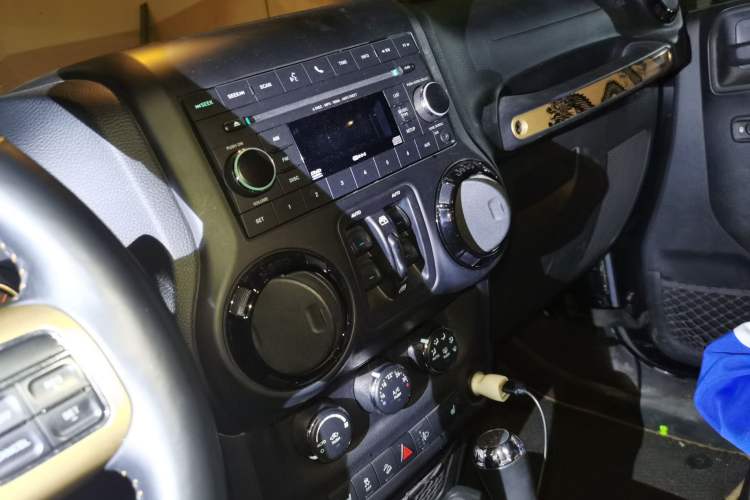 Used Jeep Wrangler 2014 3.6L Longteng Collection Edition Audio And AC Panel