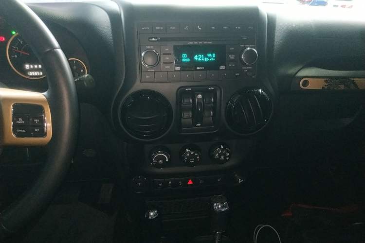 Used Jeep Wrangler 2014 3.6L Longteng Collection Edition Audio And AC Panel
