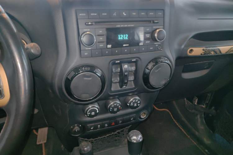 Used Jeep Wrangler 2014 3.6L Longteng Collection Edition Audio And AC Panel