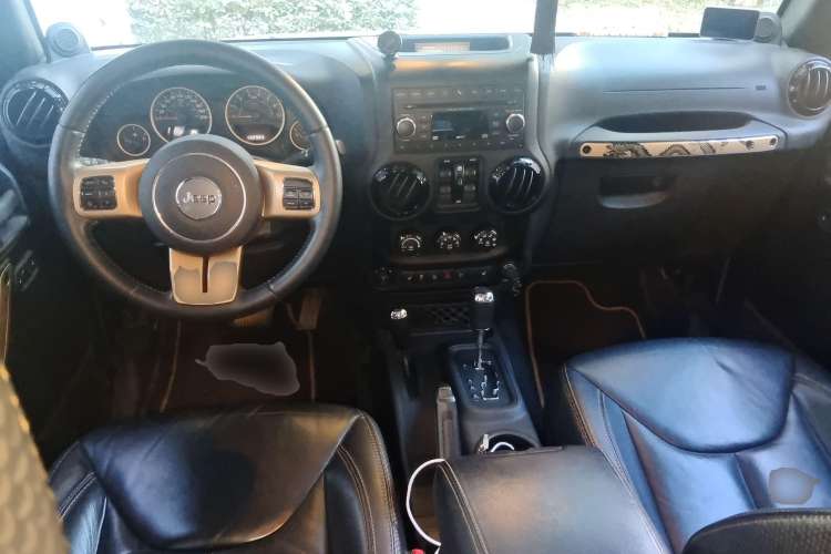 Used Jeep Wrangler 2014 3.6L Longteng Collection Edition Center Console