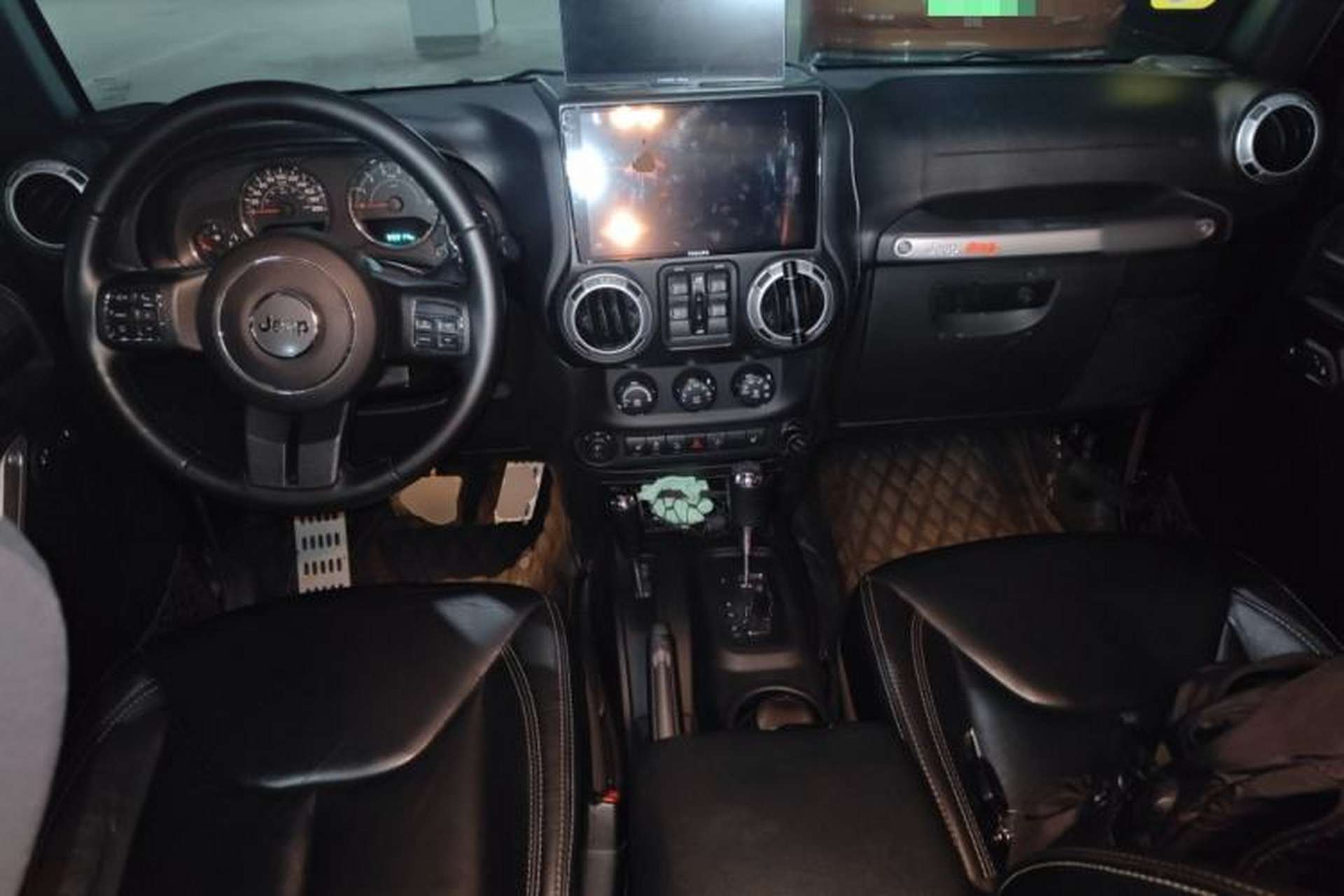 Used Jeep Wrangler 2014 3.0L Sahara Four-Door Edition Center Console