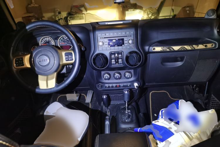 Used Jeep Wrangler 2014 3.6L Longteng Collection Edition Center Console