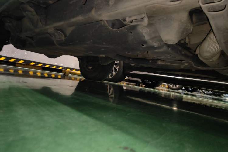 Used Jeep Wrangler 2014 2.8TD Sahara Four-Door Edition Chassis Front Right