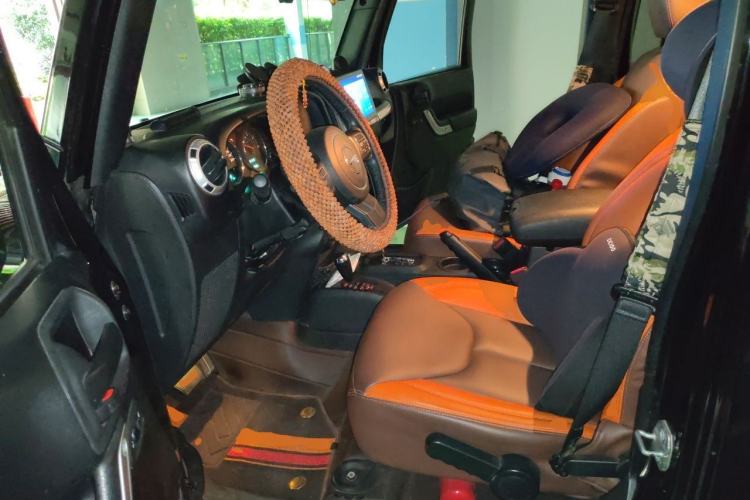 Used Jeep Wrangler 2014 2.8TD Sahara Four-Door Edition Driver Seat