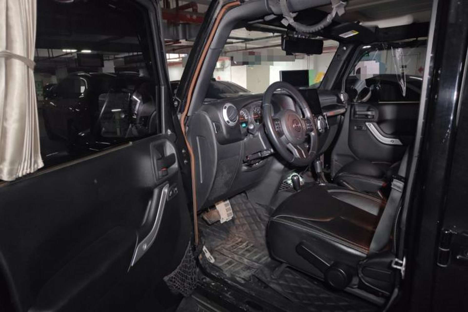 Used Jeep Wrangler 2014 3.0L Sahara Four-Door Edition Driver Seat