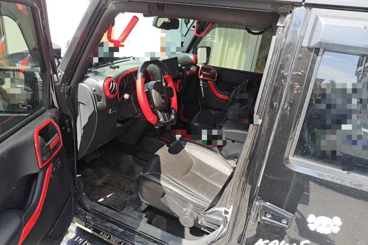 Used Jeep Wrangler 2014 3.0L Sahara Four-Door Edition Driver Seat