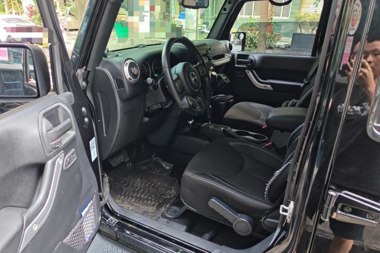 Used Jeep Wrangler 2014 2.8TD Sahara Four-Door Edition Driver Seat