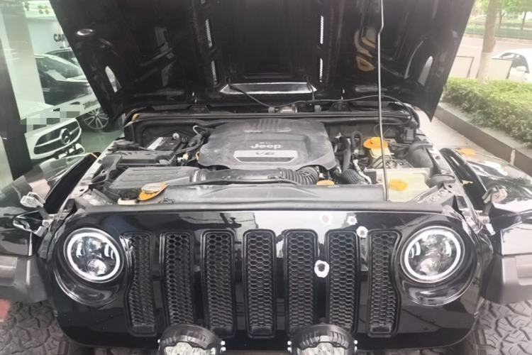 Used Jeep Wrangler 2014 3.0L Sahara Four-Door Edition Engine Bay