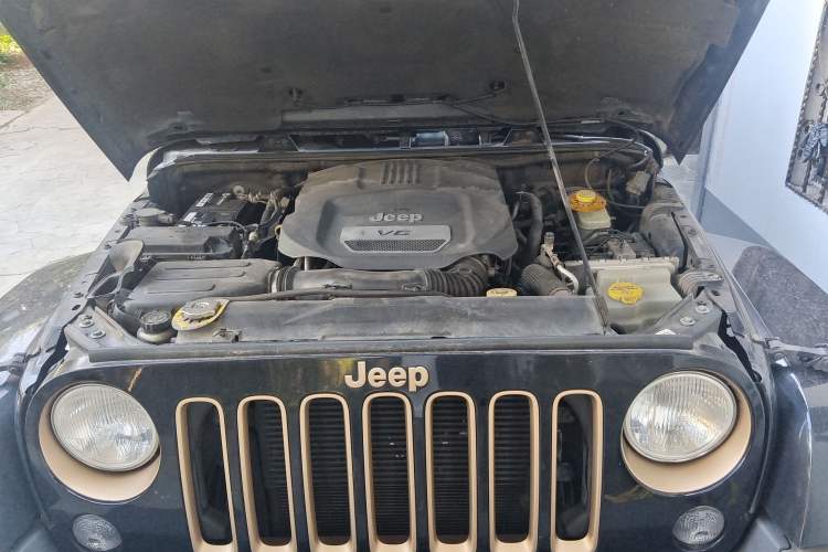 Used Jeep Wrangler 2014 3.6L Longteng Collection Edition Engine Bay