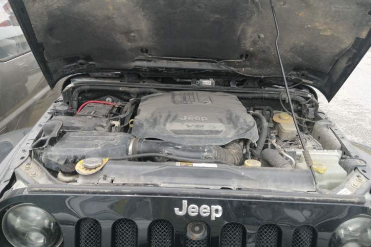Used Jeep Wrangler 2014 3.0L Sahara Four-Door Edition Engine Bay