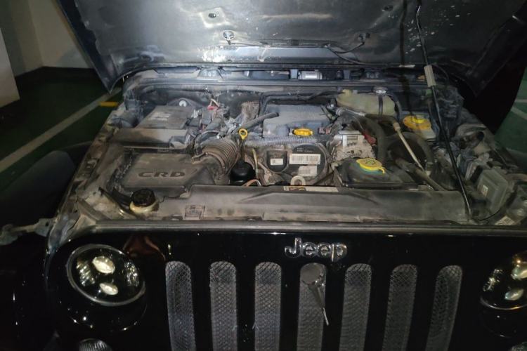 Used Jeep Wrangler 2014 2.8TD Sahara Four-Door Edition Engine Bay