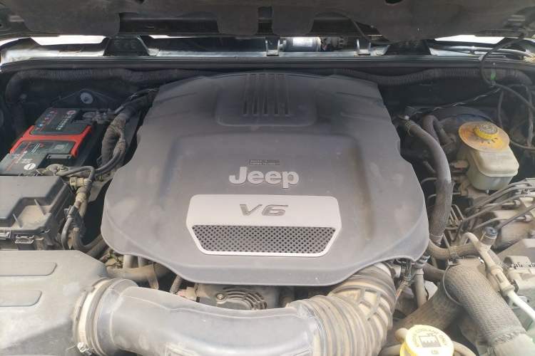 Used Jeep Wrangler 2014 3.0L Sahara Four-Door Edition Engine Bay