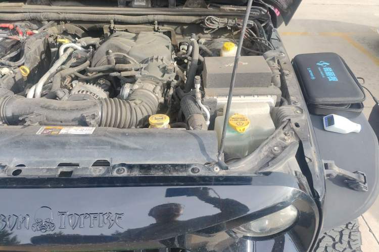 Used Jeep Wrangler 2014 3.0L Sahara Four-Door Edition Engine Bay Left