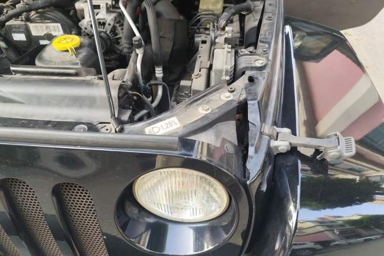 Used Jeep Wrangler 2014 2.8TD Sahara Four-Door Edition Engine Bay Left