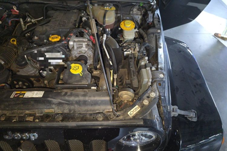 Used Jeep Wrangler 2014 2.8TD Sahara Four-Door Edition Engine Bay Left