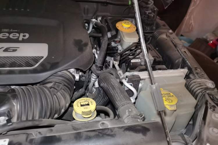 Used Jeep Wrangler 2014 3.6L Longteng Collection Edition Engine Bay Left